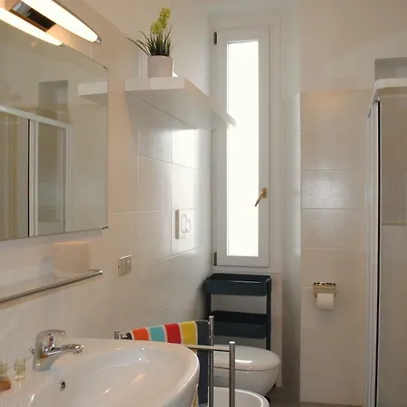 Bnbook Cascina Crennese شقة غالاّراتي